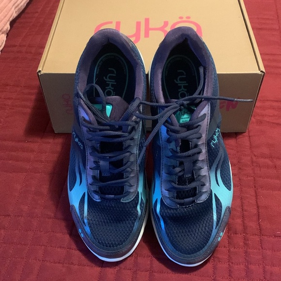 Super cute teal, navy & white 9.5 W Ryka walking shoes in excellent condition - Picture 2 of 11